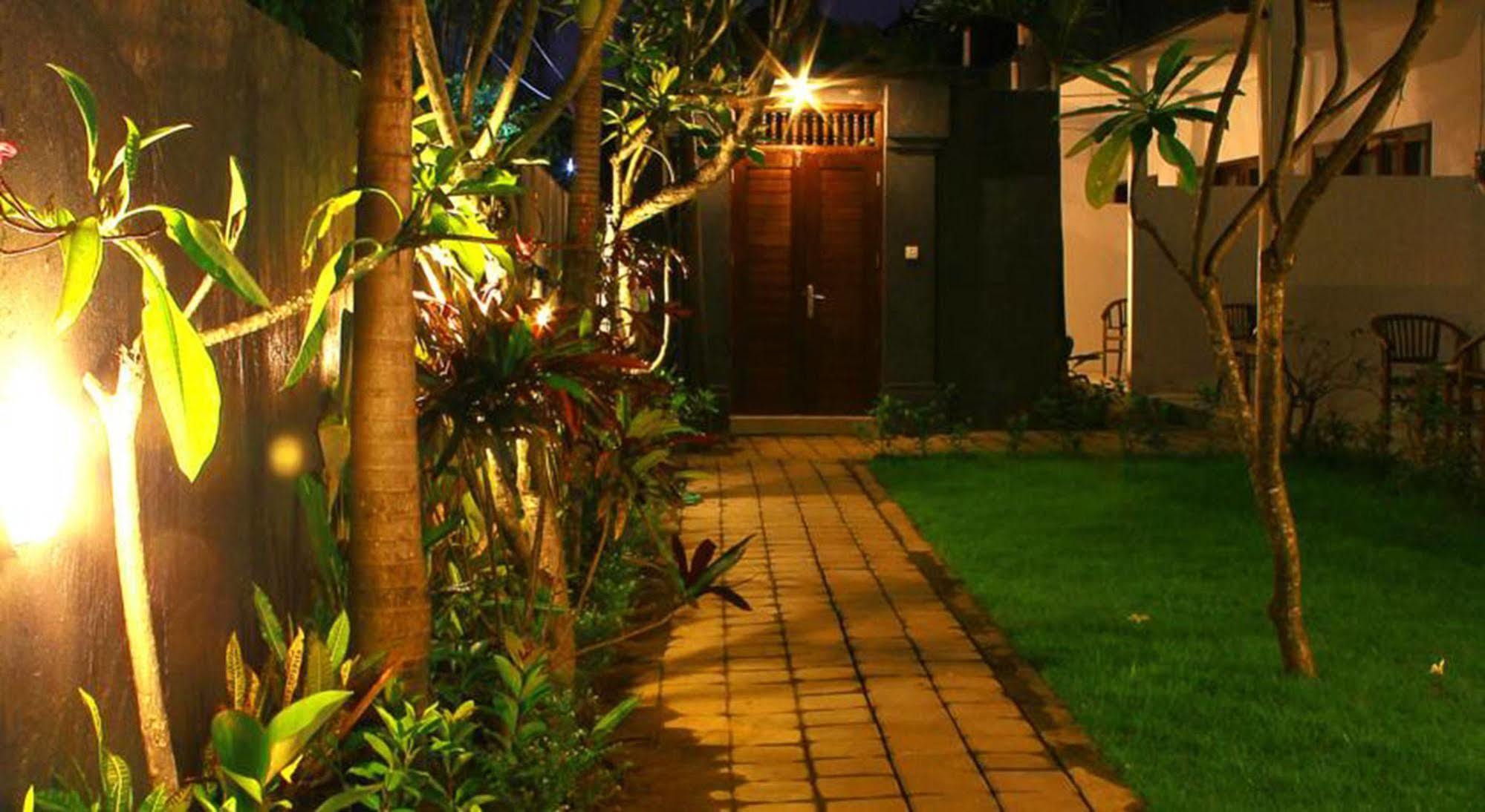 Готель U House Seminyak Керобокан Екстер'єр фото